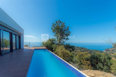 4 bedrooms house for sale in Lloret de Mar, Girona, Catalonia, Spain № 6738 - photo 2