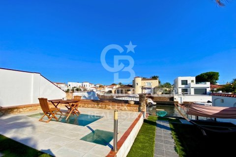 4 bedrooms villa for sale in Empuriabrava, Girona, Catalonia, Spain № 5985 - photo 7