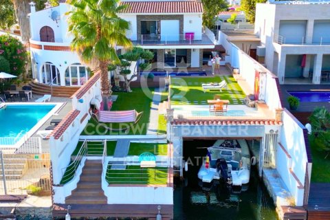 4 bedrooms villa for sale in Empuriabrava, Girona, Catalonia, Spain № 5985