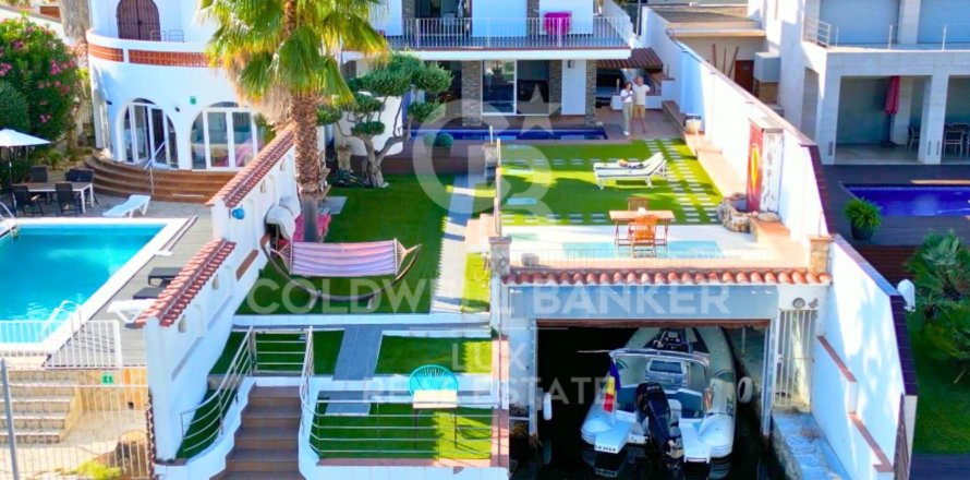 4 bedrooms villa for sale in Empuriabrava, Girona, Catalonia, Spain № 5985