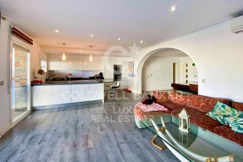 4 bedrooms villa for sale in Empuriabrava, Girona, Catalonia, Spain № 5985 - photo 17