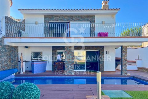 4 bedrooms villa for sale in Empuriabrava, Girona, Catalonia, Spain № 5985 - photo 4