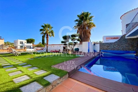 4 bedrooms villa for sale in Empuriabrava, Girona, Catalonia, Spain № 5985 - photo 9