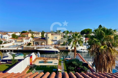 4 bedrooms villa for sale in Empuriabrava, Girona, Catalonia, Spain № 5985 - photo 8