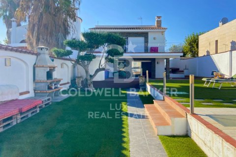 4 bedrooms villa for sale in Empuriabrava, Girona, Catalonia, Spain № 5985 - photo 2