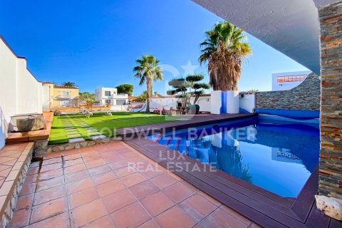 4 bedrooms villa for sale in Empuriabrava, Girona, Catalonia, Spain № 5985 - photo 11