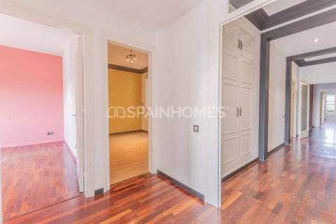 5 bedrooms apartment for sale in Barcelona, Catalonia, Spain № 7651 - photo 8