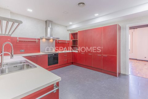 5 bedrooms apartment for sale in Barcelona, Catalonia, Spain № 7651 - photo 11