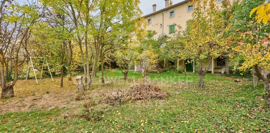 8 bedrooms villa for sale in Catalonia, Spain № 5869