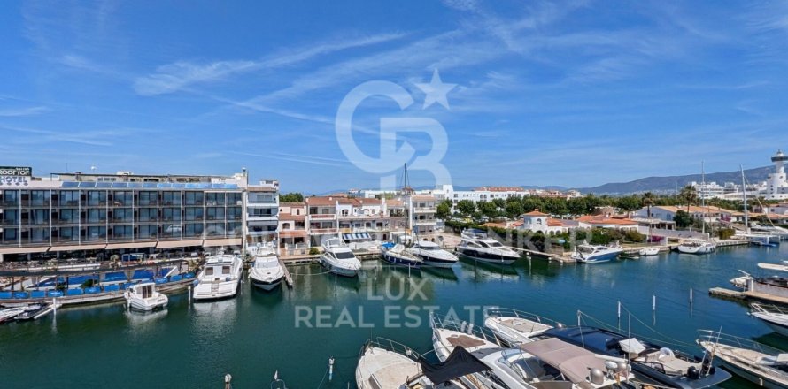438 sq.m. commercial property for sale in Empuriabrava, Girona, Catalonia, Spain № 5870