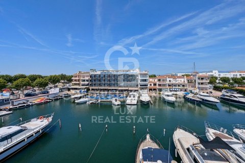 438 sq.m. commercial property for sale in Empuriabrava, Girona, Catalonia, Spain № 5870 - photo 3