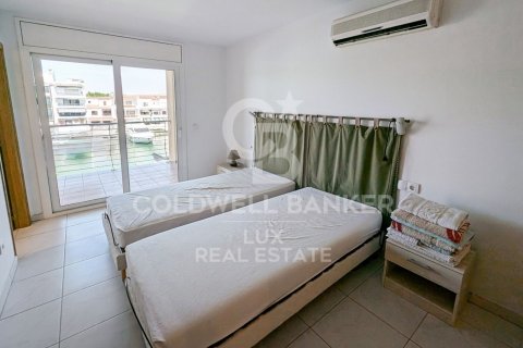 438 sq.m. commercial property for sale in Empuriabrava, Girona, Catalonia, Spain № 5870 - photo 11