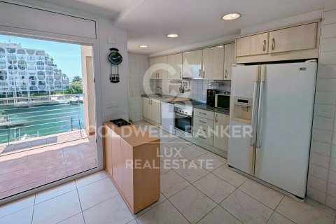 438 sq.m. commercial property for sale in Empuriabrava, Girona, Catalonia, Spain № 5870 - photo 7