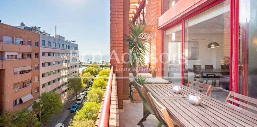 Квартира с 4 спальнями в Барселоне, Каталония, Испания № 2866