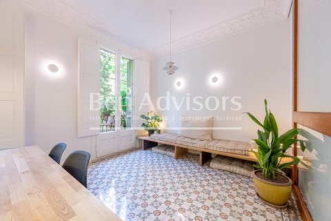 Купить квартиру в Барселона, Испания с 3 спальни, 112м², № 2870 - фото 3