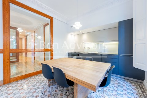 Купить квартиру в Барселона, Испания с 3 спальни, 112м², № 2870 - фото 11