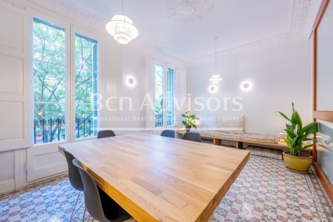 Купить квартиру в Барселона, Испания с 3 спальни, 112м², № 2870 - фото 2