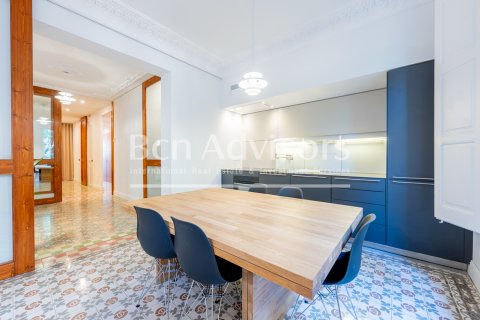 Купить квартиру в Барселона, Испания с 3 спальни, 112м², № 2870 - фото 12