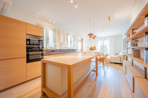 Купить квартиру в Барселона, Испания с 4 спальни, 171м², № 2867 - фото 2