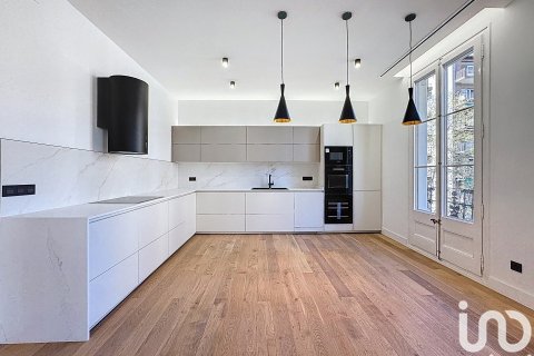 4 bedrooms apartment for sale in Barcelona, Catalonia, Spain № 4923 - photo 6