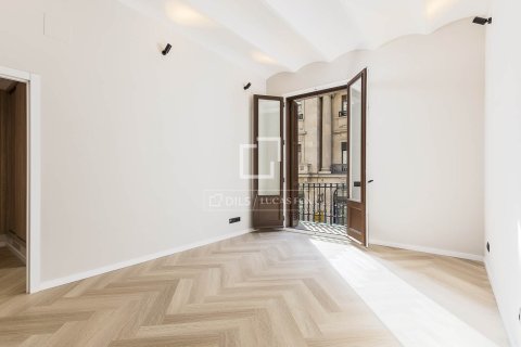 3 bedrooms apartment for sale in Barcelona, Catalonia, Spain № 6460 - photo 2