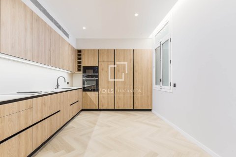 3 bedrooms apartment for sale in Barcelona, Catalonia, Spain № 6460 - photo 8