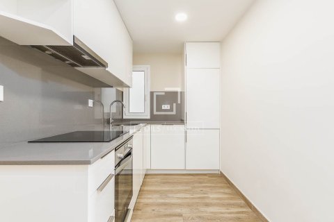 Apartamento de 4 dormitorios en venta en Barcelona, Cataluña, Spain № 6462 - foto 9