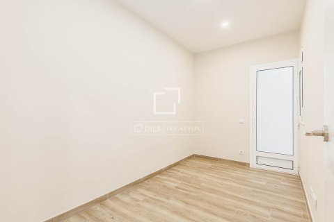 Apartamento de 4 dormitorios en venta en Barcelona, Cataluña, Spain № 6462 - foto 28