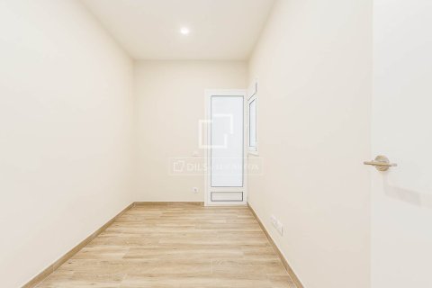 Apartamento de 4 dormitorios en venta en Barcelona, Cataluña, Spain № 6462 - foto 27
