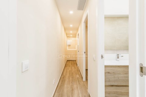 Apartamento de 4 dormitorios en venta en Barcelona, Cataluña, Spain № 6462 - foto 19
