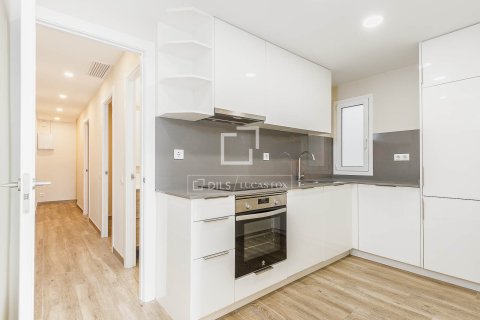 Apartamento de 4 dormitorios en venta en Barcelona, Cataluña, Spain № 6462 - foto 10