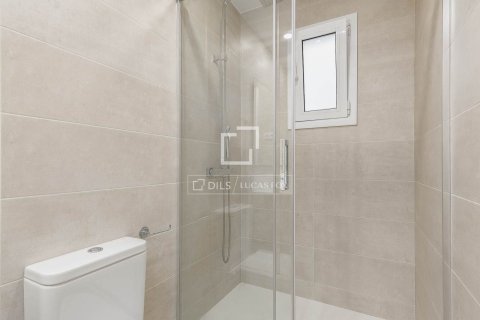 Apartamento de 4 dormitorios en venta en Barcelona, Cataluña, Spain № 6462 - foto 22