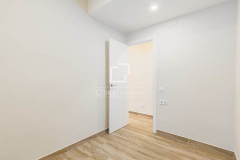 Apartamento de 4 dormitorios en venta en Barcelona, Cataluña, Spain № 6462 - foto 26