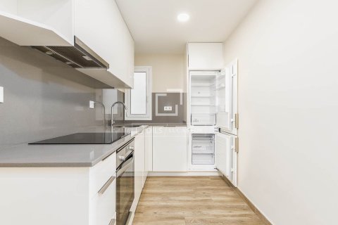 Apartamento de 4 dormitorios en venta en Barcelona, Cataluña, Spain № 6462 - foto 6