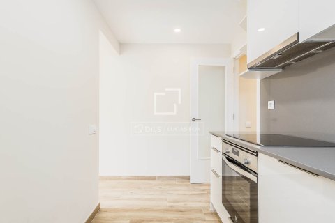 Apartamento de 4 dormitorios en venta en Barcelona, Cataluña, Spain № 6462 - foto 7