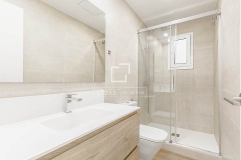 Apartamento de 4 dormitorios en venta en Barcelona, Cataluña, Spain № 6462 - foto 20