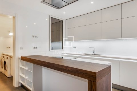 Снять в аренду квартиру в Барселона, Испания с 4 спальни, 230м², № 6465 - фото 9