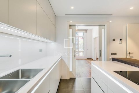 Снять в аренду квартиру в Барселона, Испания с 4 спальни, 230м², № 6465 - фото 3