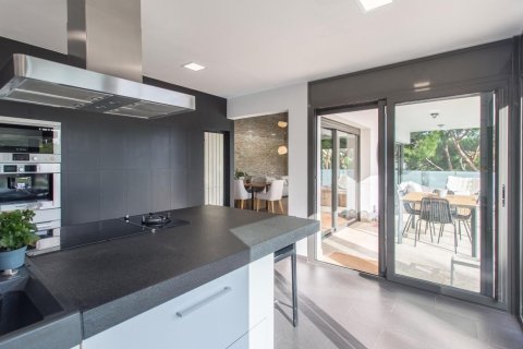 Купить квартиру в Сан-Андреу-де-Льяванерес, Испания с 4 комнаты, 400м², № 1819 - фото 9