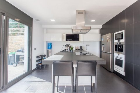 Купить квартиру в Сан-Андреу-де-Льяванерес, Испания с 4 комнаты, 400м², № 1819 - фото 8