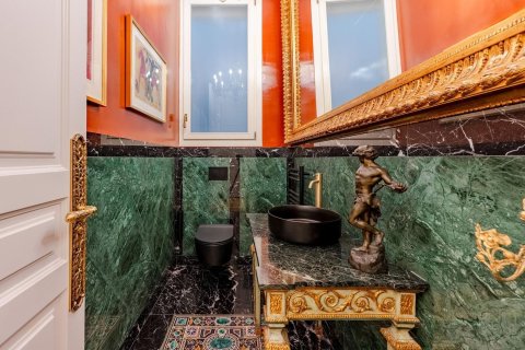 Купить квартиру в Барселона, Испания с 5 комнат, 250м², № 1820 - фото 16