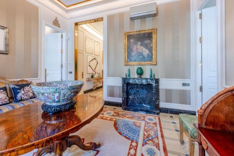 Купить квартиру в Барселона, Испания с 5 комнат, 250м², № 1820 - фото 26