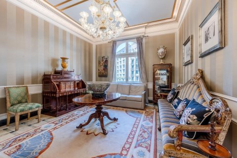 Купить квартиру в Барселона, Испания с 5 комнат, 250м², № 1820 - фото 25