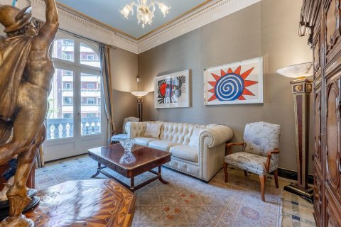 Купить квартиру в Барселона, Испания с 5 комнат, 250м², № 1820 - фото 27