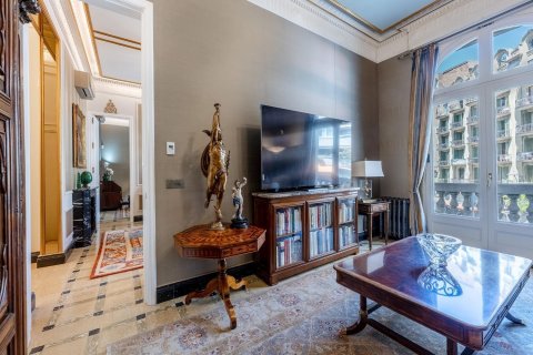 Купить квартиру в Барселона, Испания с 5 комнат, 250м², № 1820 - фото 28