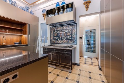 Купить квартиру в Барселона, Испания с 5 комнат, 250м², № 1820 - фото 3