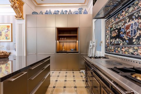 Купить квартиру в Барселона, Испания с 5 комнат, 250м², № 1820 - фото 9