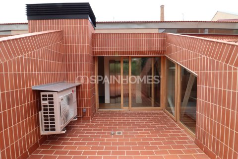 Купить виллу в Барселона, Испания с 3 комнаты, 76м², № 1109 - фото 15