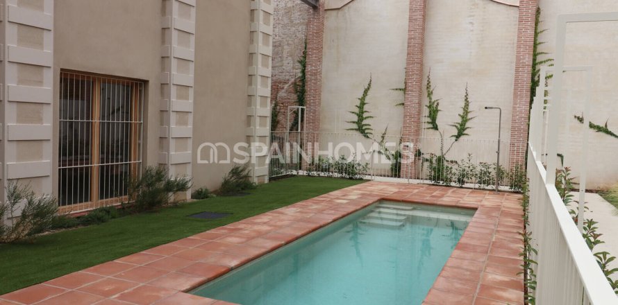 Вилла с 2 спальнями в Барселоне, Каталония, Испания № 1109