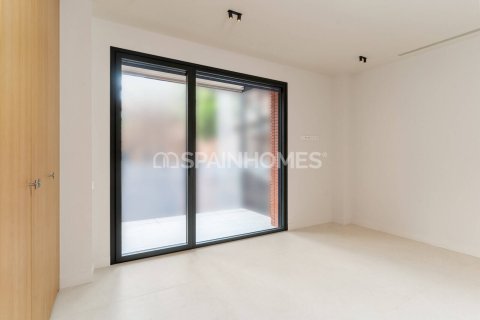 Купить квартиру в Барселона, Испания с 5 комнат, 148м², № 1112 - фото 12